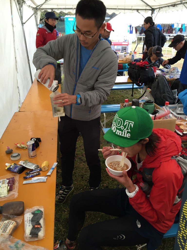 ちえちゃんも到着。 落ち着いた磯村さんは淡々とサポートしていました。私と大違い。