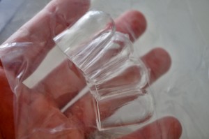 一箱に4個入り。サイズは特になく、どの指にも使用する事ができます。