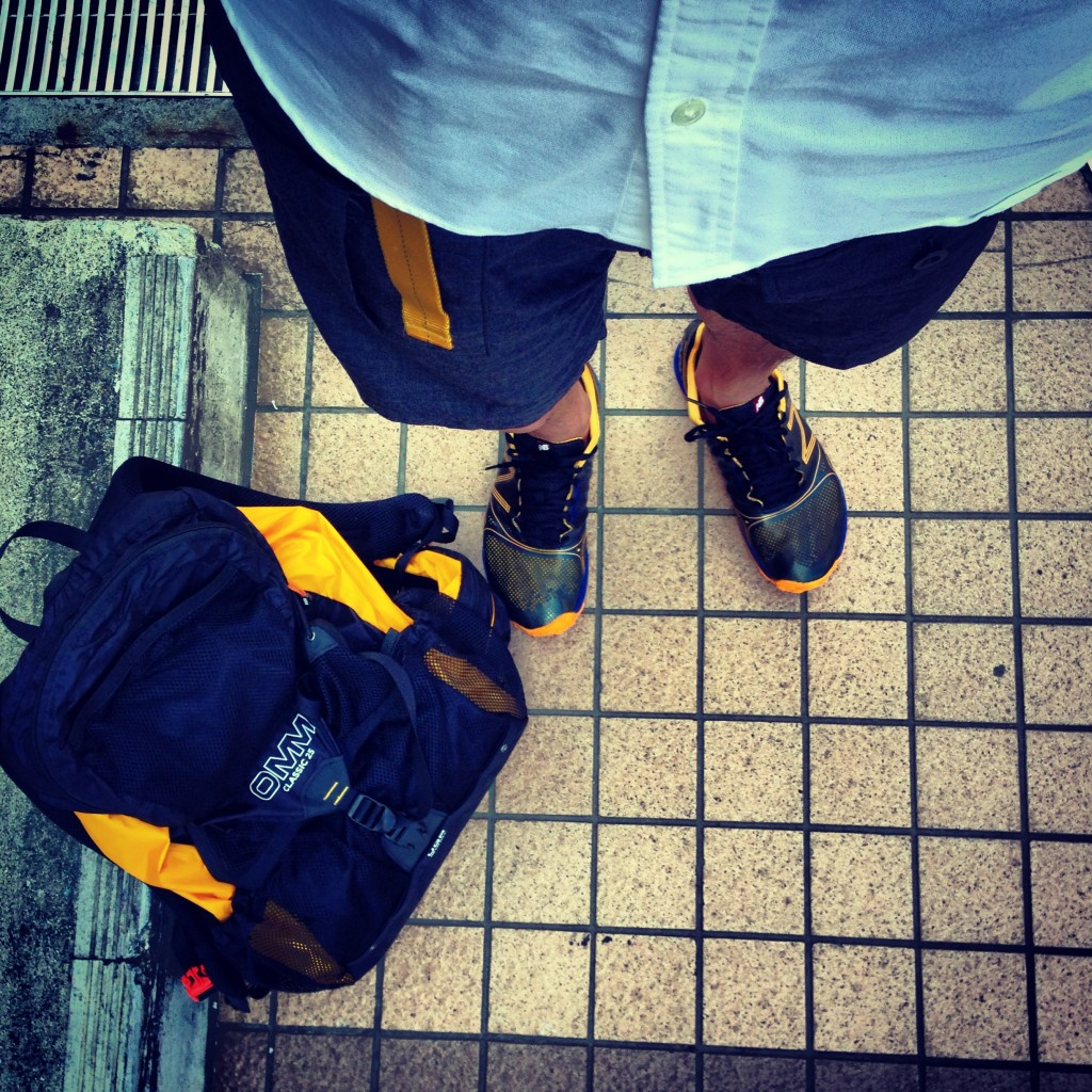 URBAN RESEARCHのポリ混クール素材のBDシャツ／...researchのウールのペラペラショーツ&ベルト／NB MT110／OMM classic25ザック