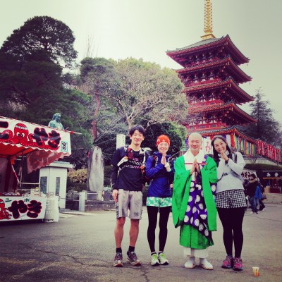 カリスマお坊さんとパチリ。しっかり厄除けしてもらいました。