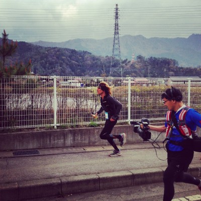 スタートを見送った後は、急ぎA1富士吉田へ。トップ選手到着に間に合いました!この時点でのトップは、名前は忘れたけどいわゆるヨーロピアン六花さんw この後ほぼサポートする仲間全員を見送り、A3山中湖きららへ。