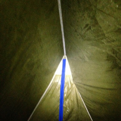 初日夜は雁坂小屋(閉鎖中)でツエルト泊。この時期の2,000m急ということで、中は結露が凍りました。外は相当冷え込んだと思われます。しかし、ツエルト泊の何が楽しいのかいまだにわかりませんww OMMレースもDNSしたい気持ちで胸が一杯です!