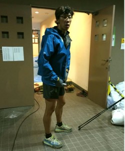 3周目後半から補給がまわせなくなっていた。これまでのレ-スならそれでも凌ぐことができたが、周回ごとに核心へアタックするこのレ-スでは通用しなかった。低血糖で動きが悪くなり、低体温になる前にと、途中でポイントまで自力下山を決断