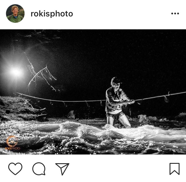 幾度となく渡渉がある。浅めで長いもの、短いが急流のもの。写真のポイントはコースブリーフィングで聞いてはいたので、手前のエイドで仮眠をとり、日が昇ってから渡った。自分の身長で太腿近くまであるのだから、小柄な女性では腰ぐらいまであったのではないだろうか?