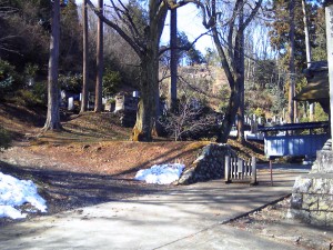 廣徳寺は駐車場に雪あり（日陰のため）