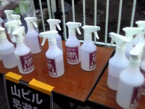仰々しいですが、中身は高濃度食塩水。