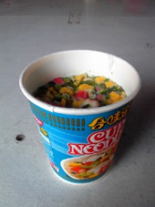 エイドのカップヌードルがうまい！