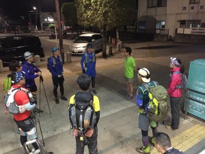 スタート前のブリーフィング