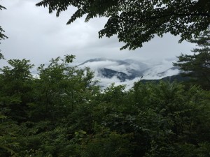 天気がいいと、もっと綺麗です。明け方は、雲海や富士山の眺めも楽しめます。