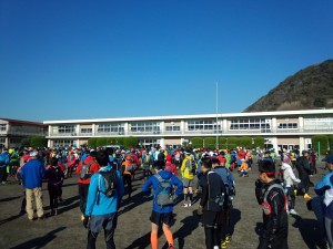 スタートはメイン会場となる鋸南町立保田小学校。