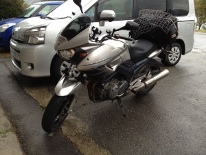 東京から雨中バイクで来て、100km走って、翌日またバイクで帰った凄い人もいます。