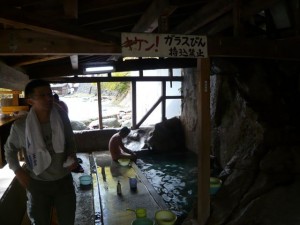 奥は残念ながらおっさんですね。