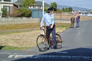 この警官も寸劇の配役です