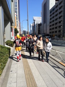 品川折り返しで後続とすれ違う