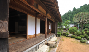 こげなとこ泊まれるんけ？たまらんなあ