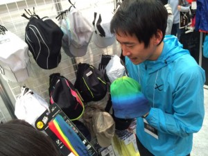 トップランナーにCW-XのカラフルなBUFFを進められ購入しました