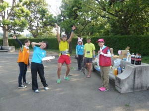 A4神宮外苑　この日は早慶戦の日で席確保のための行列ができていました