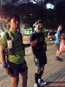 右手にいらっしゃるのが唯一の第1回、第2回のフル完走ランナー鈴木さん（以後皆からレジェンドと呼ばれる）