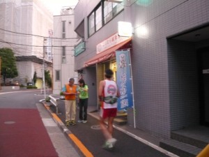 A2市ヶ谷よしむら鍼灸治療院36.4km よしむらサメ院長が自らの脚で帰還