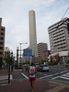 CP6山手通りの中央分離帯の煙突 このあと山手通りできれいに前のめりに転倒し打撲 リタイアするときのいい理由ができました