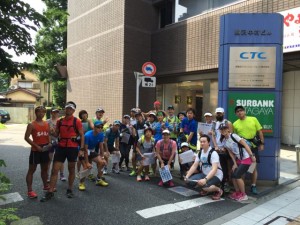 夏に立ち向かう出走ランナー