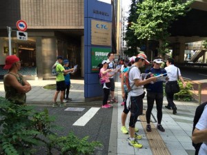 じっくりコース取りを考え 思い思いに西へ東へスタート