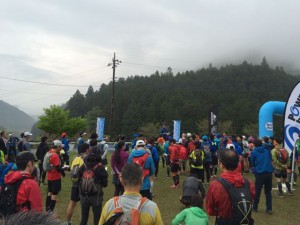 スタート前のブリーフィング
