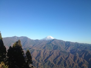 富士山が！右手前にはUTMFでおなじみの天子山地が・・・