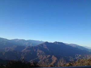 七面山～。南アルプスの山々も見える