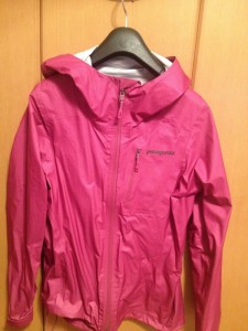 M-10 Jacket of Patagonia　パタゴニアのテクノロジーのつまった防水のジャケット。透湿性の高さが特徴でベンチレーションがない。