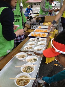 A3の野反湖ビジターセンターにて。マイタケうどんを食す