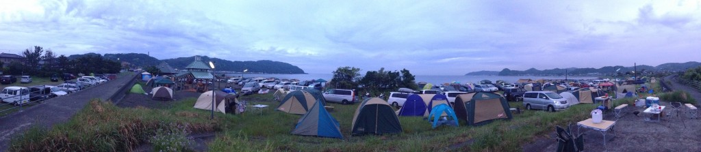 キャンプ場全景。繁忙期しか利用できないっぽいですが、普段は結構空いている穴場のようです。場所は調べてみてくださいor直接私までお訪ねください！