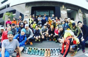 馬喰町〜川崎グループランのスタート地点。皆さんのハツラツとしたやる気に満ちた表情と対照的な酒の抜けきっていない私（どれ、とはあえて申しませんが）