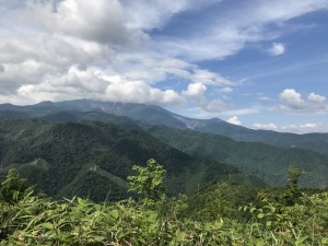林道から見る御嶽山