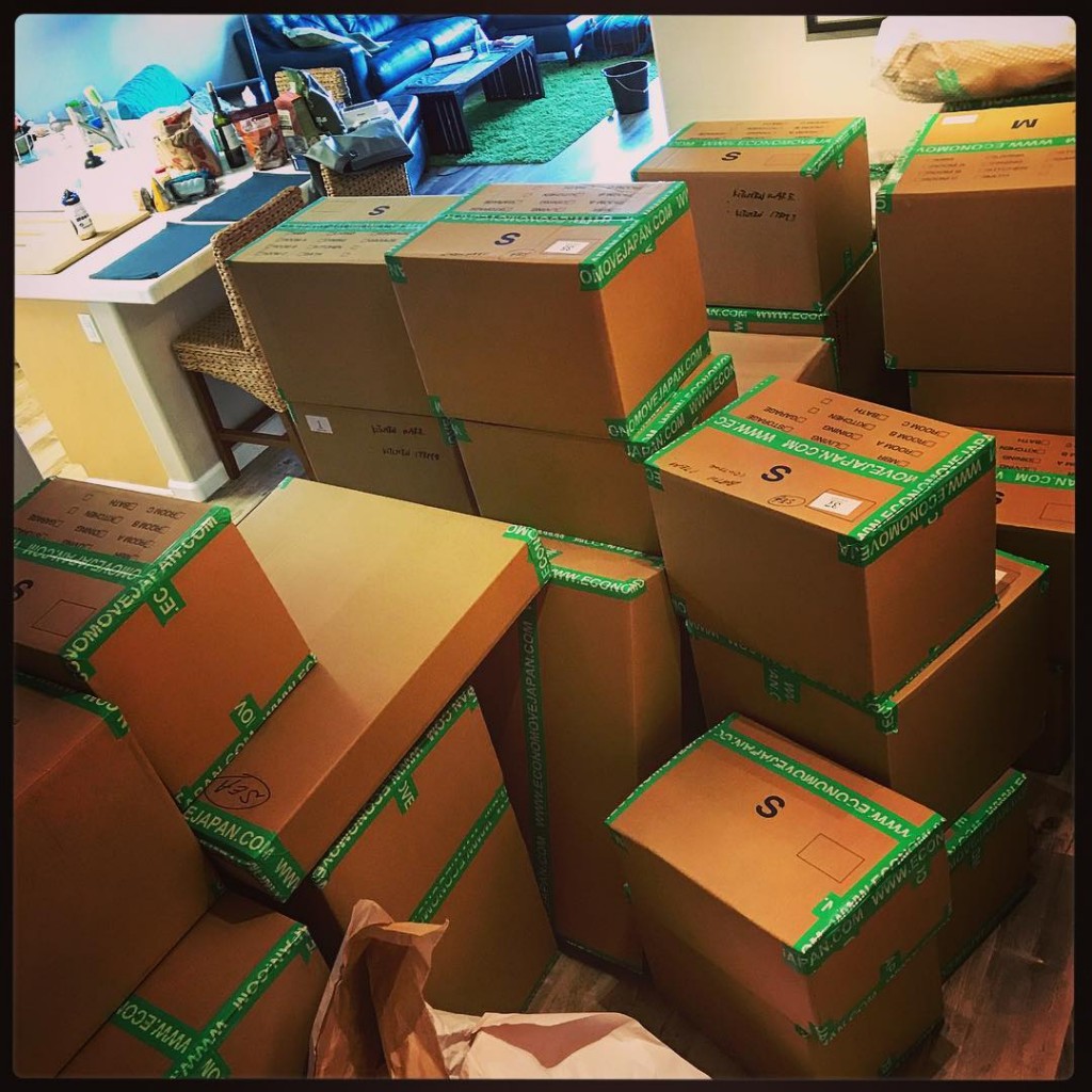 日本から届いた荷物たち。。。未だに片づけられてない箱も。。。