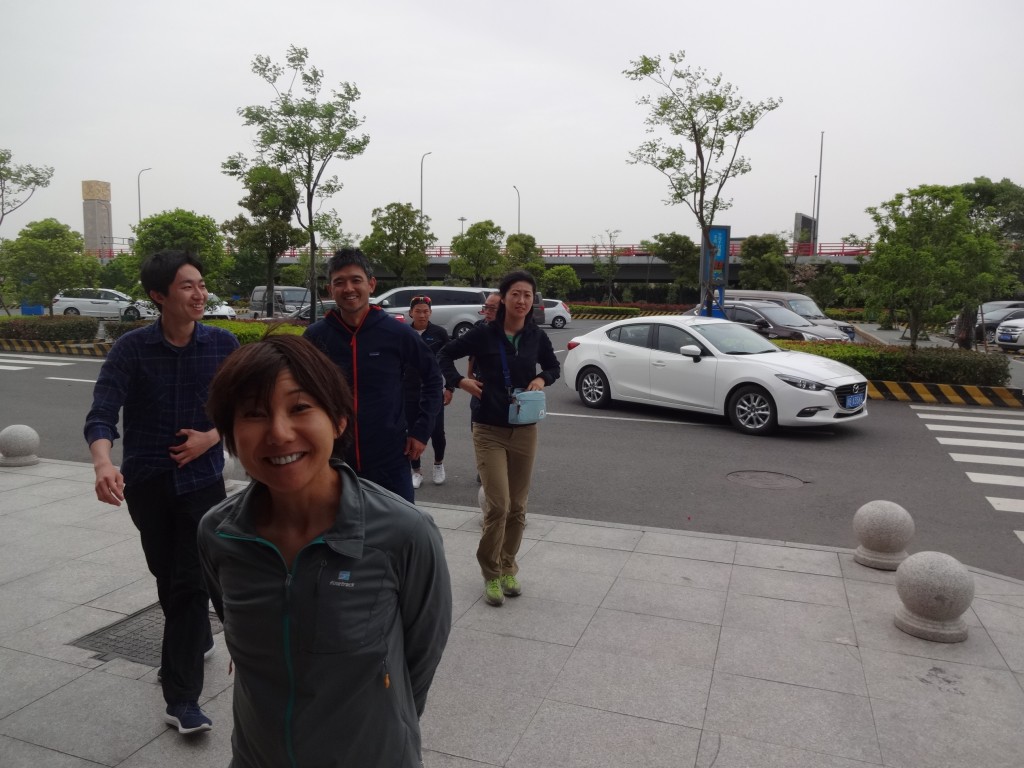 車で上海から５時間ほど移動。中国は広い。途中で何度かサービスエリアに立ち寄った