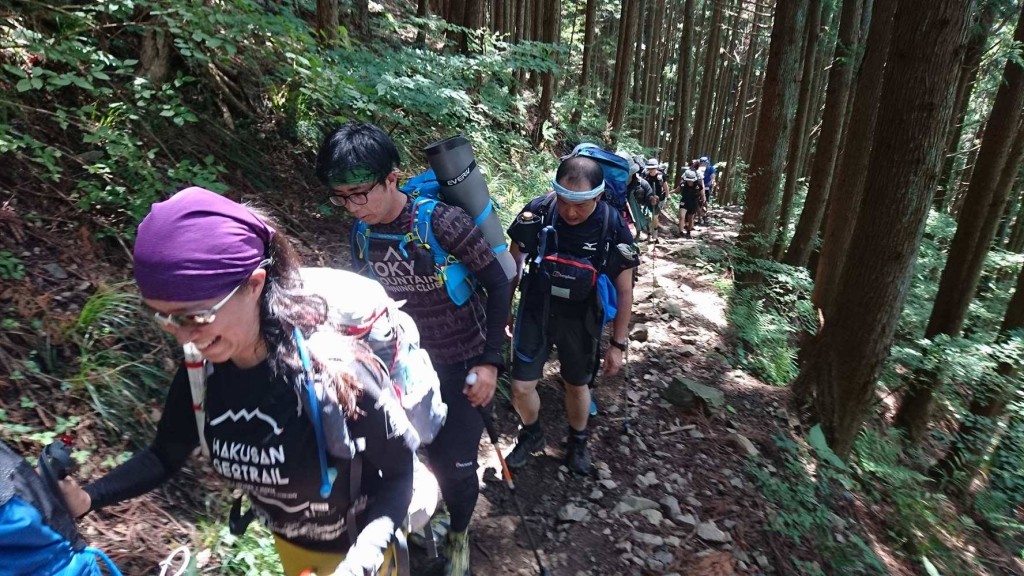 左端が晴れ女氏、３人目が修行僧氏。