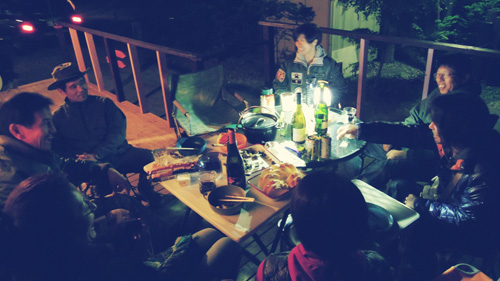 熱く、楽しく、酔談。こうして夜が更けていくのでした