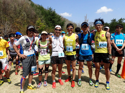 スタート前(左から渡辺千春選手、小川ひとみ選手、大瀬選手、山田琢也選手、自分、松永選手)